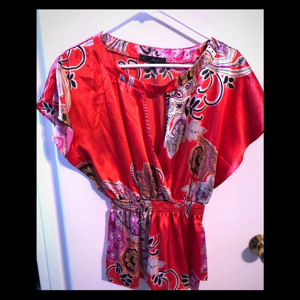 🍁3/$25🍁 Kimono style gorgeous blouse - Picture 1 of 2